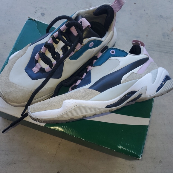 Puma shoes - Picture 2 of 3